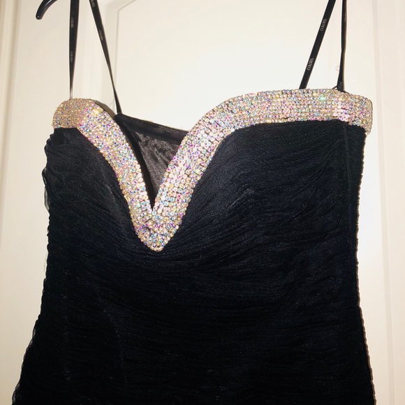 Gorgeous prom gown - Picture 2 of 5